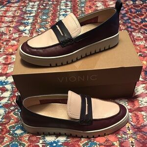 Vionic Women's Burgundy and Navy Loafers NWOT Size 8